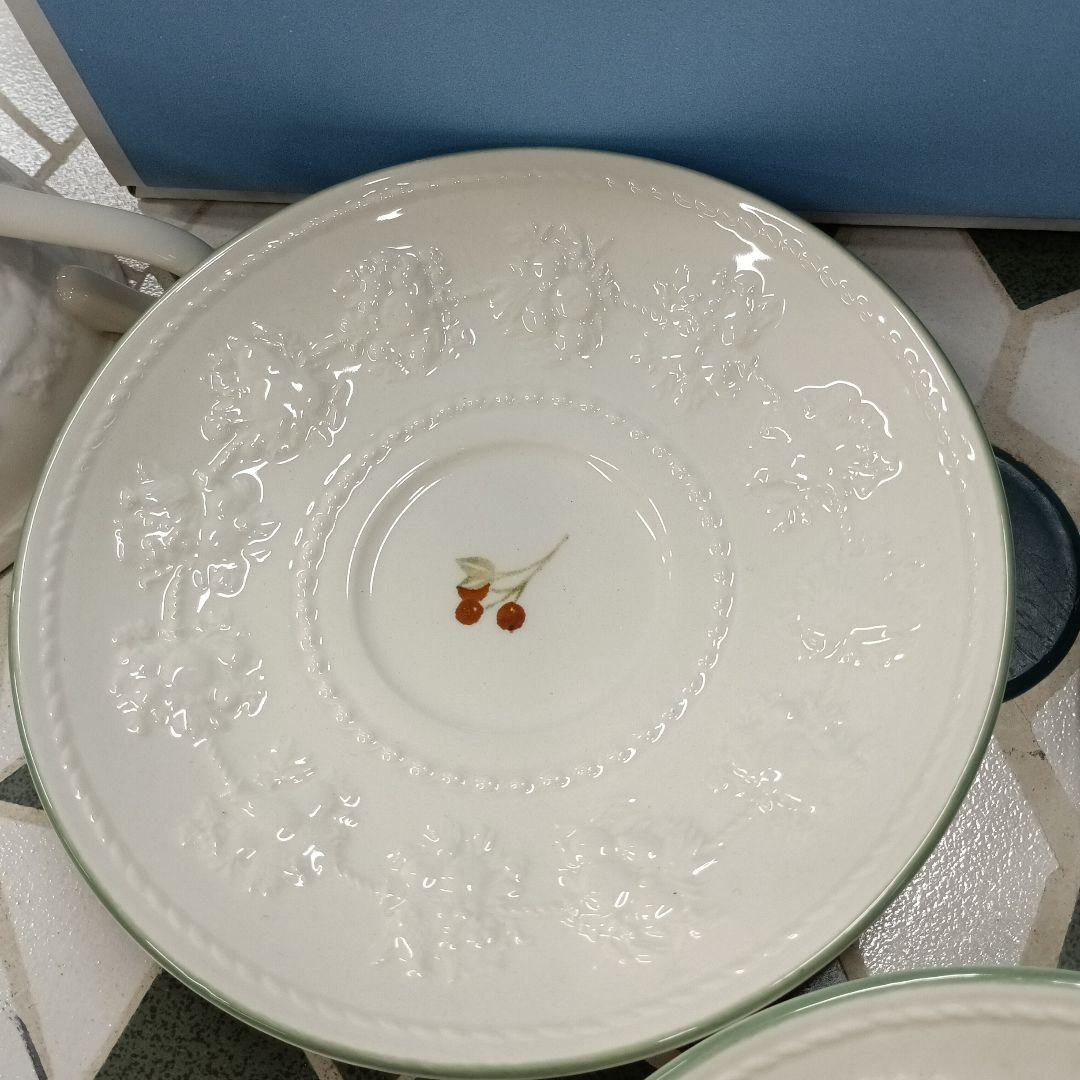 新品　ウェッジウッド フェスティビティ ラズベリー ティーカップ＆ソーサー