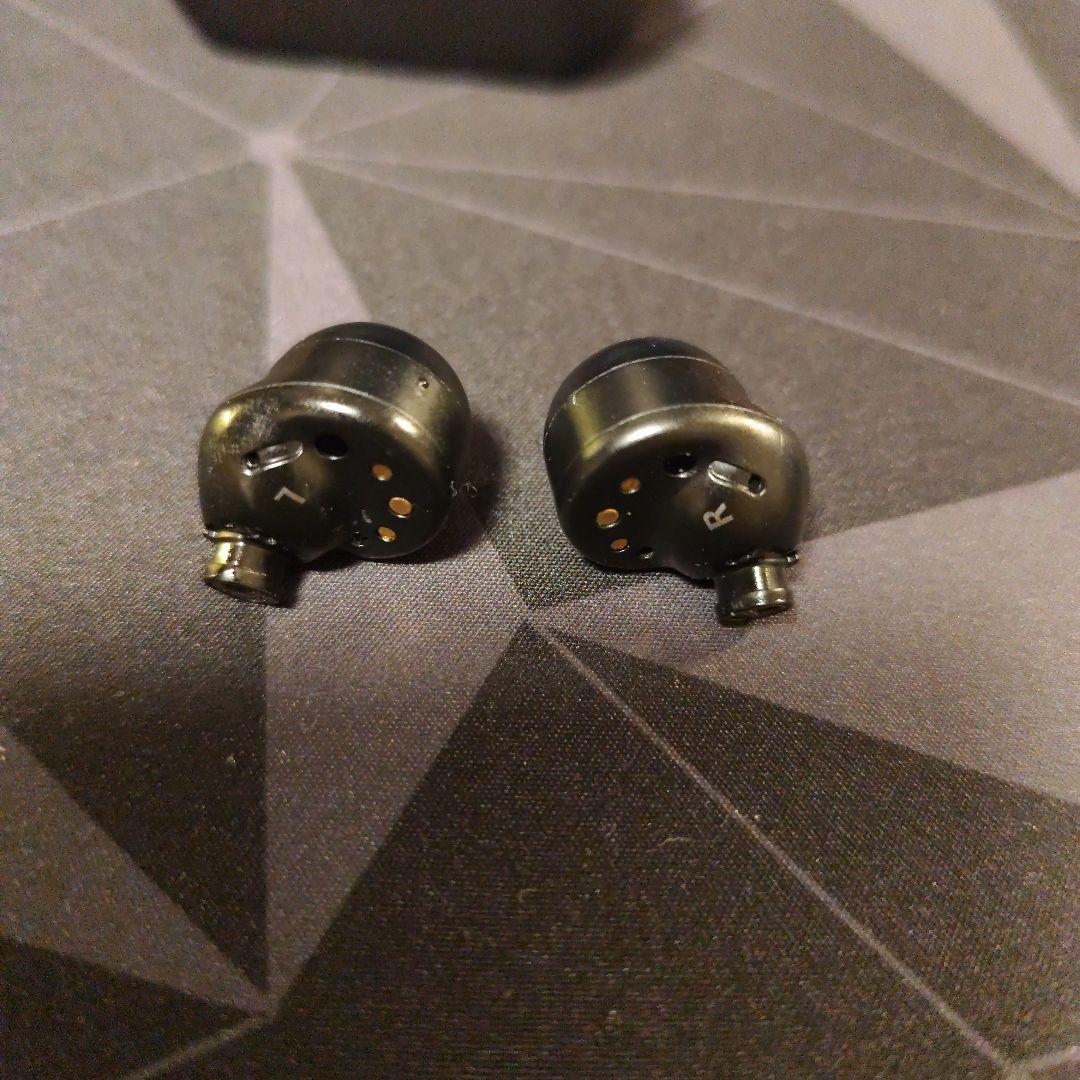 Technics EAH-AZ100 テクニクス　ワイヤレスイヤホン　カバー付き