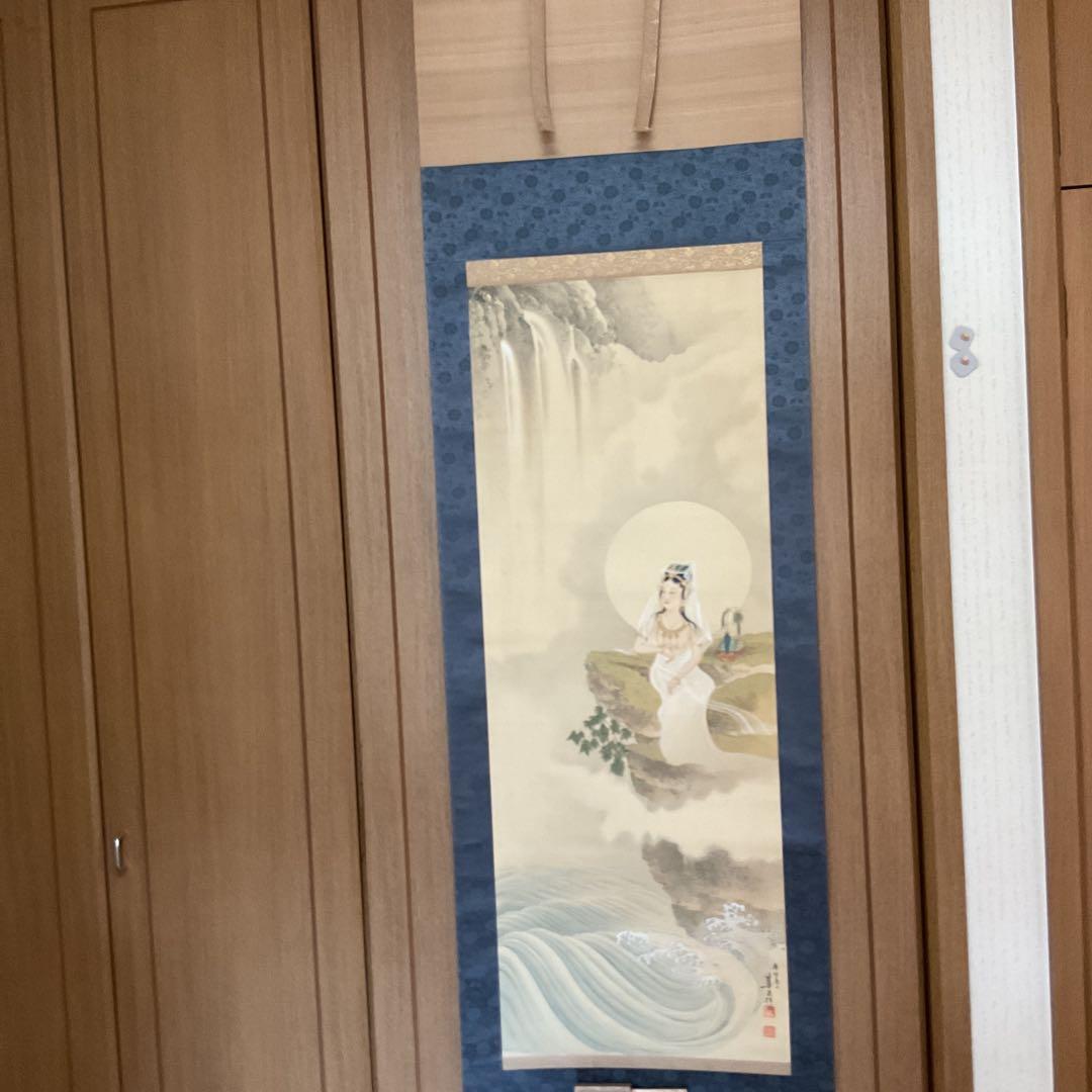 華 泉 筆 絹本彩色画 【 滝 観 世 音 図 】 共箱在