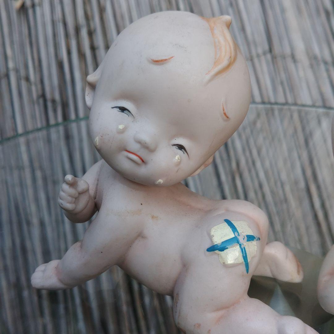 見つめる天使　泣き虫天使　陶磁器置物