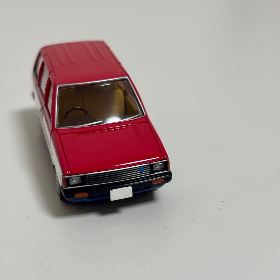 トミカリミテッドヴィンテージネオ　ニッサン　プレーリー