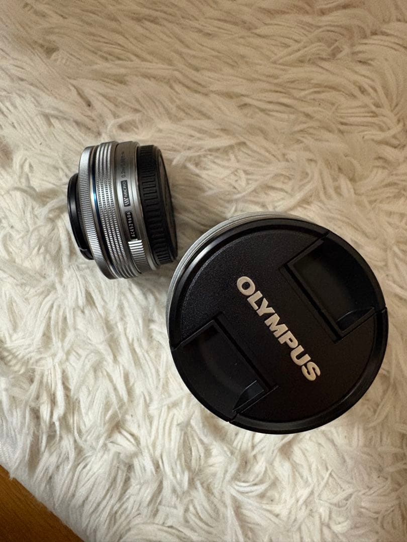 OlympusPEN ホワイト ミラーレス　望遠レンズ・キャップ・本体カバー等付