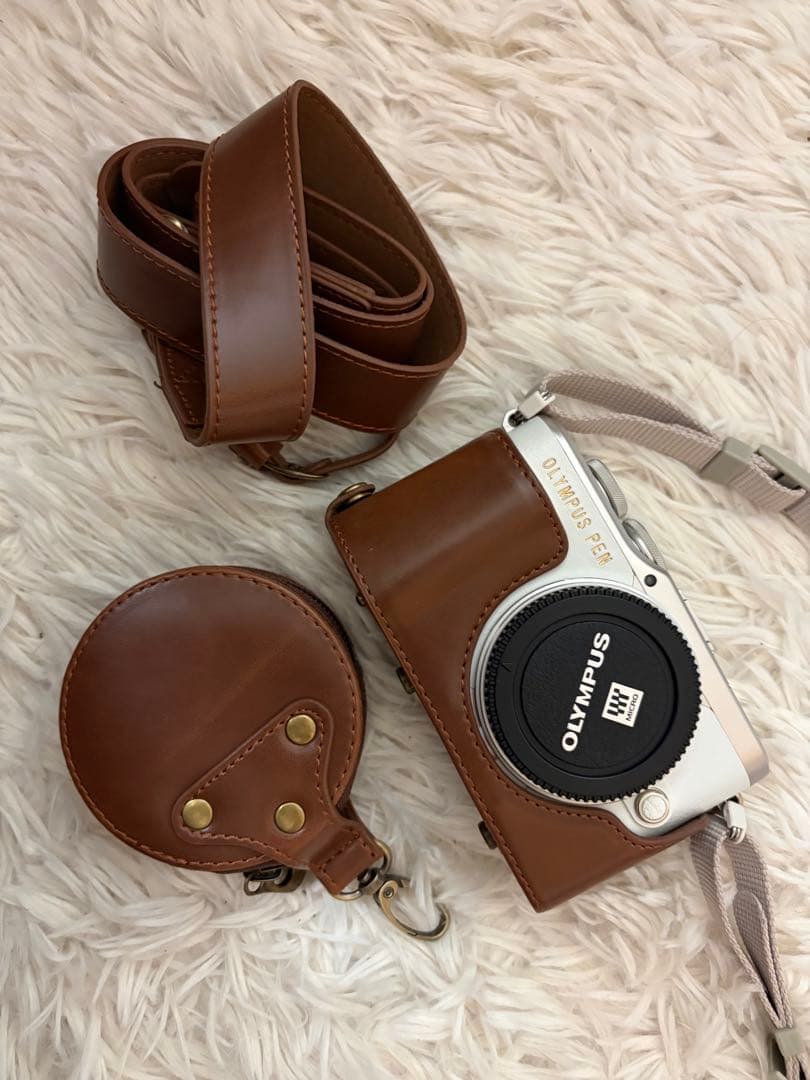 OlympusPEN ホワイト ミラーレス　望遠レンズ・キャップ・本体カバー等付