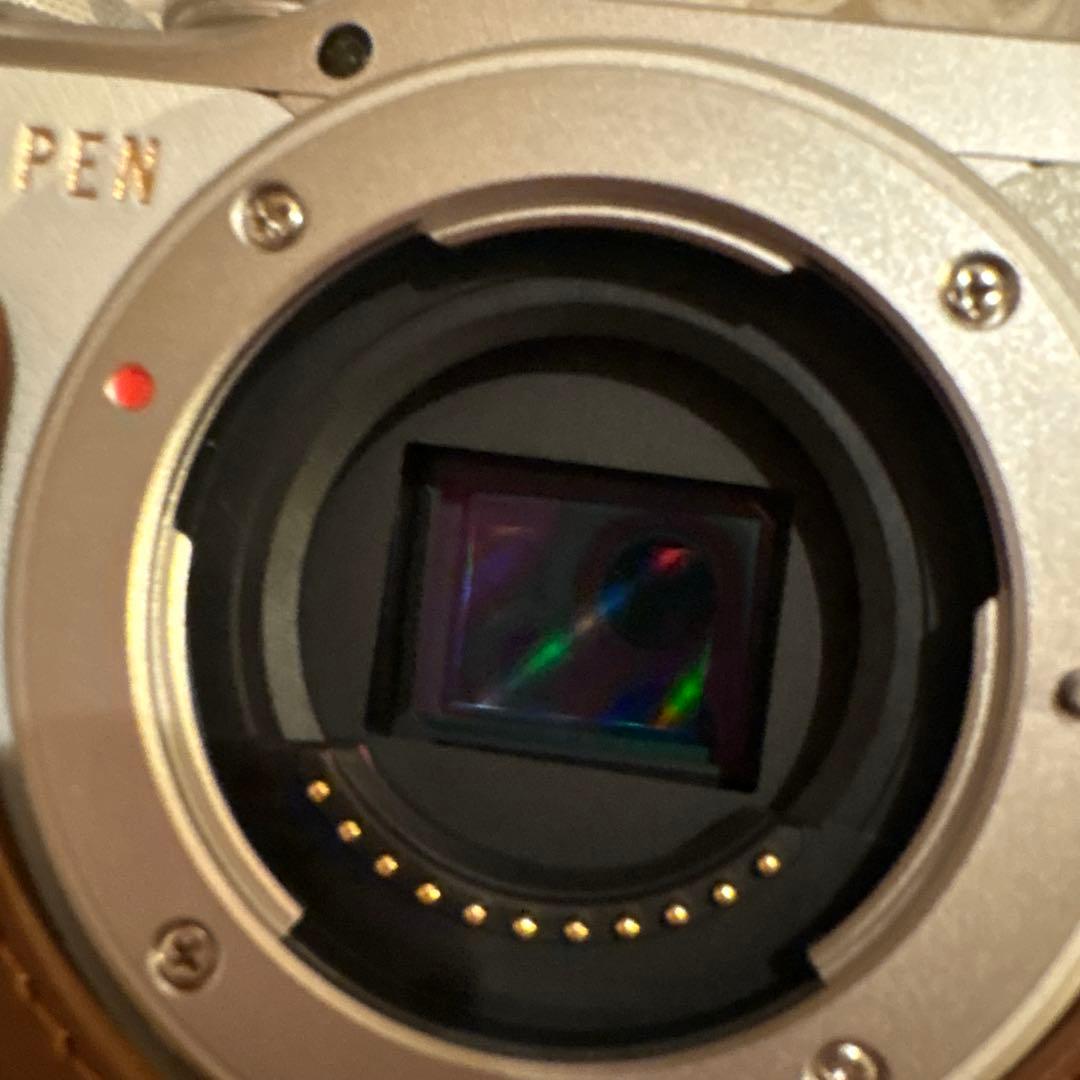 OlympusPEN ホワイト ミラーレス　望遠レンズ・キャップ・本体カバー等付