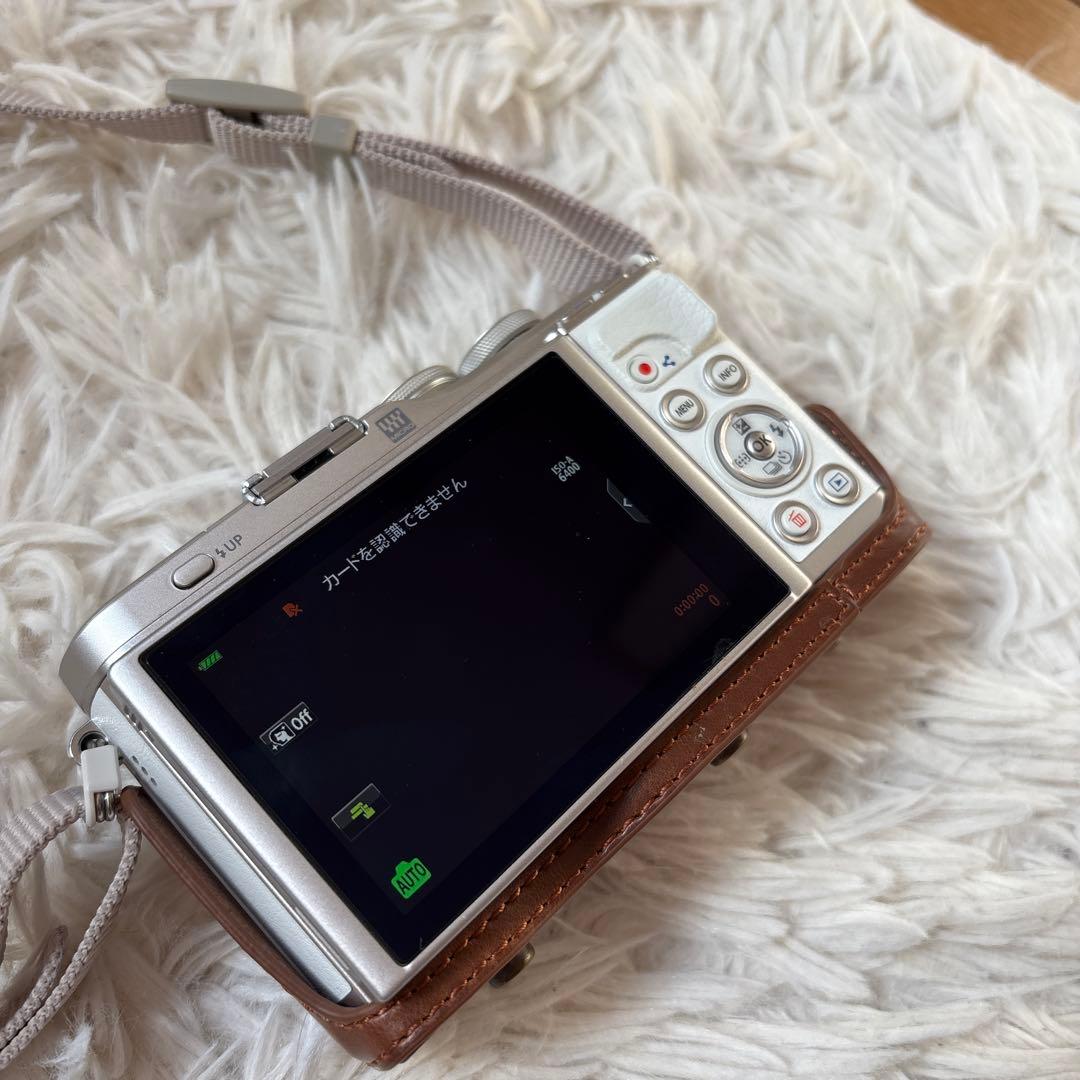 OlympusPEN ホワイト ミラーレス　望遠レンズ・キャップ・本体カバー等付