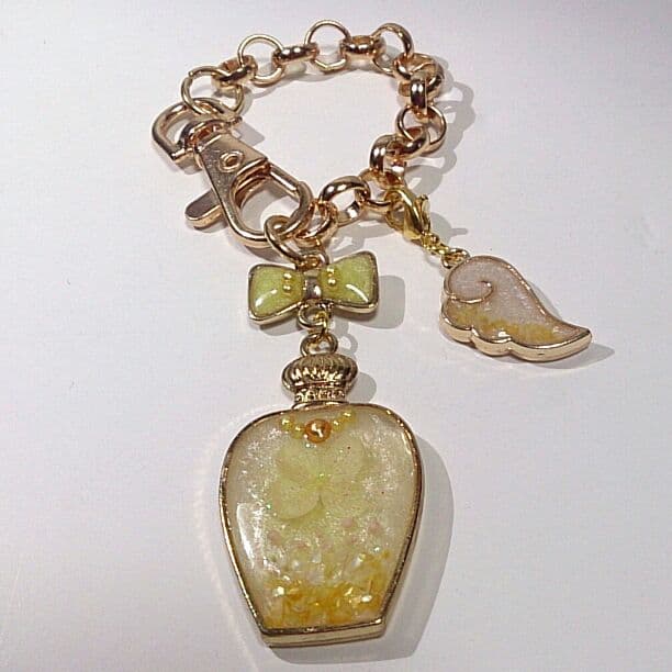 再販可能☆リボンとアジサイのLemonadeパフュームボトル☆バッグチャーム