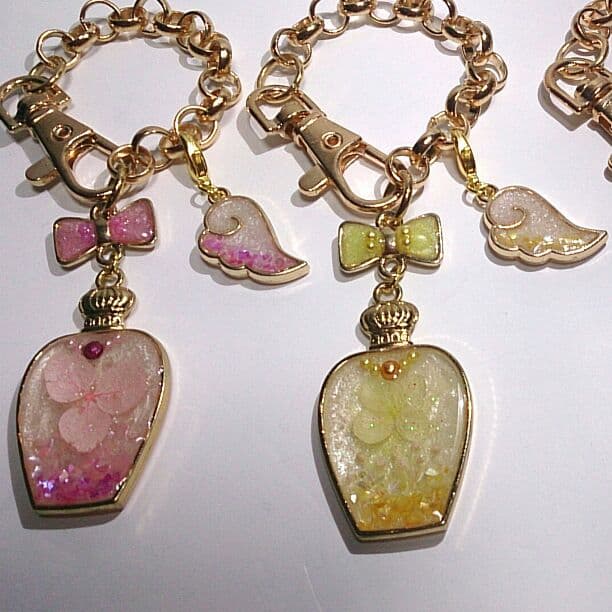 再販可能☆リボンとアジサイのLemonadeパフュームボトル☆バッグチャーム