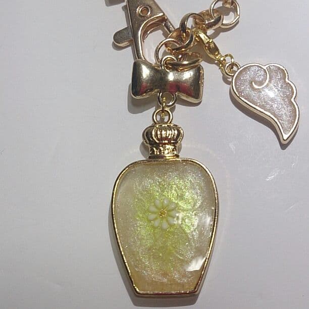 再販可能☆リボンとアジサイのLemonadeパフュームボトル☆バッグチャーム