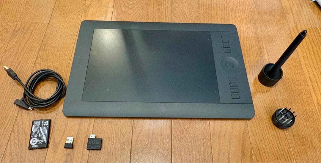 ぽ*読様 ワコム ペンタブレット intuos Pro MサイズPTH-651/