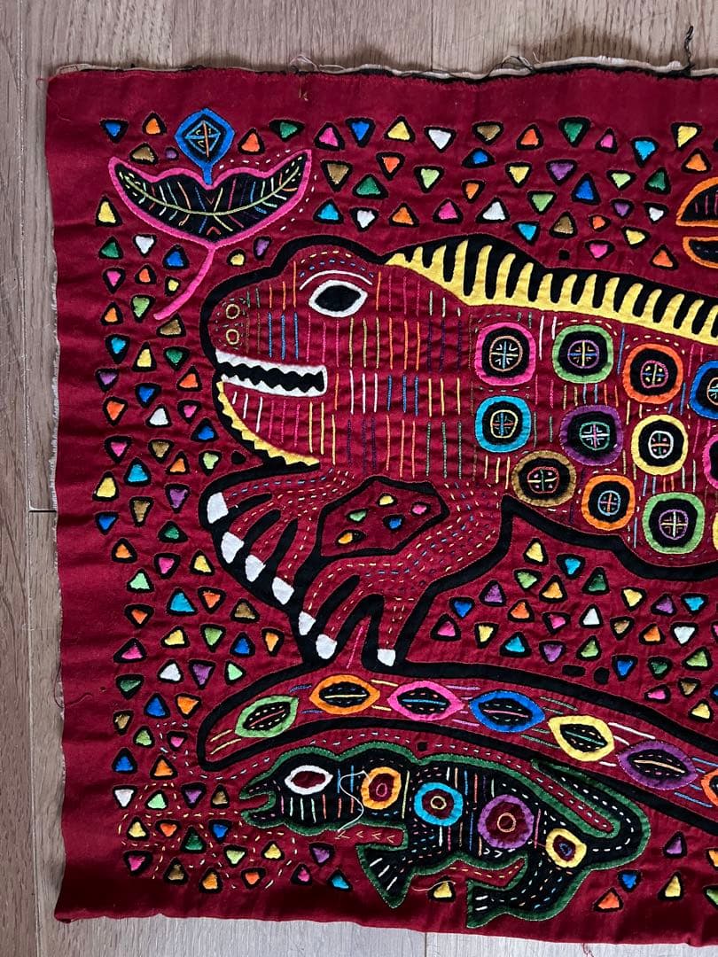 パナマ・クナ族のモラ刺繍、イグアナ？をモチーフ40x31cm