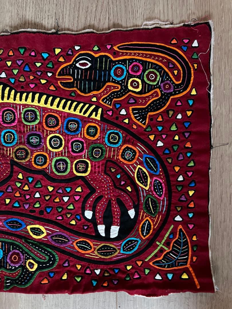 パナマ・クナ族のモラ刺繍、イグアナ？をモチーフ40x31cm