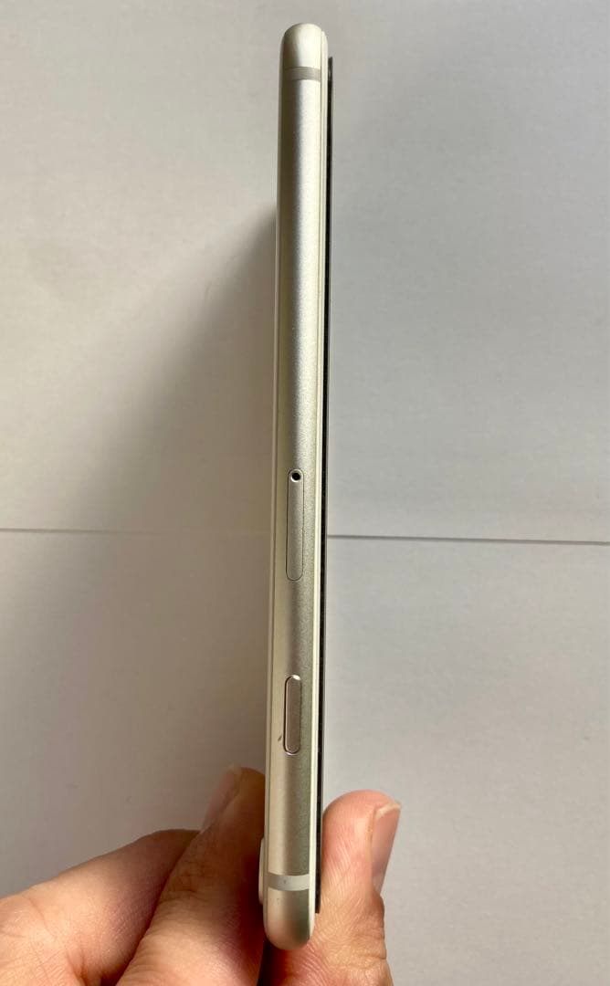 iPhone8 容量256GB シルバー BT96% SIMフリー