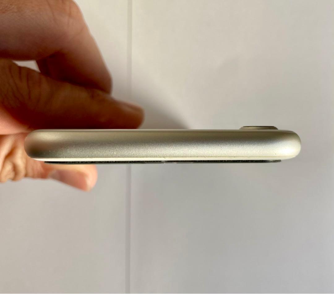 iPhone8 容量256GB シルバー BT96% SIMフリー