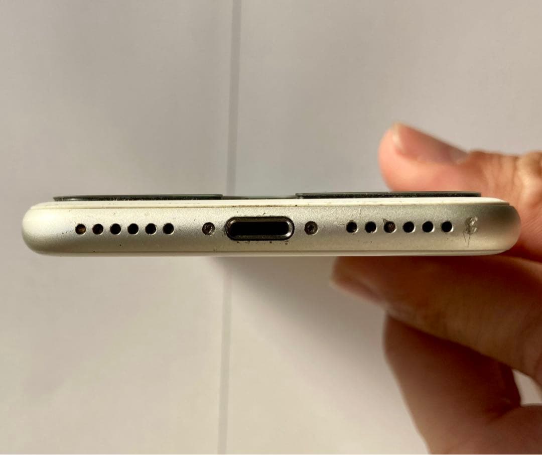 iPhone8 容量256GB シルバー BT96% SIMフリー