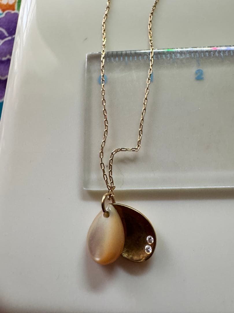 K18 ゴールド 小さな夜光貝ドロップペンダント