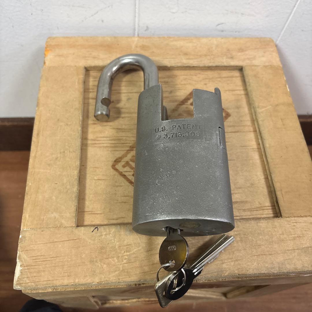 米軍　実物　US 武器庫　弾薬庫使用　南京錠　KEY ３個　送料無料