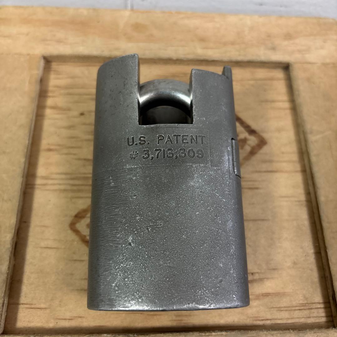 米軍　実物　US 武器庫　弾薬庫使用　南京錠　KEY ３個　送料無料