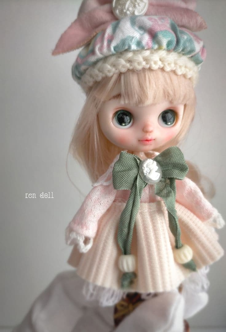 カスタムアイシードール✰プチサイズ　やや難あり　本体とおまけのニット帽