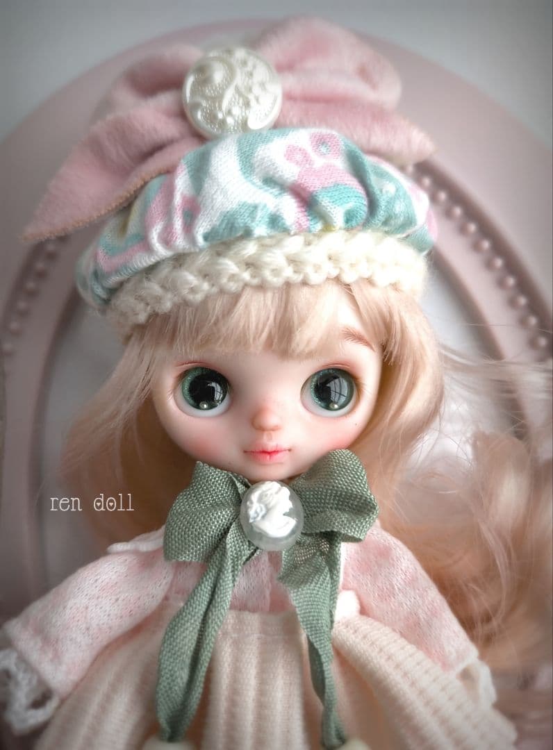 カスタムアイシードール✰プチサイズ　やや難あり　本体とおまけのニット帽