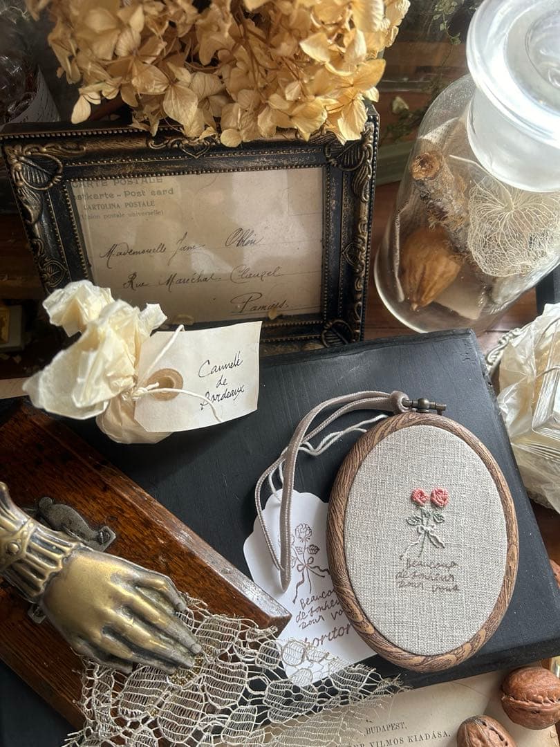 poritorie オーバルフレーム 額 植物図鑑風 バラの刺繍