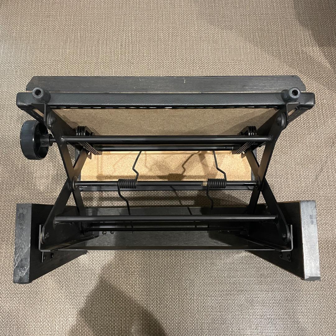 ピアノ 補助台 足台 足置き台 黒 高さ13.5〜22.5cm