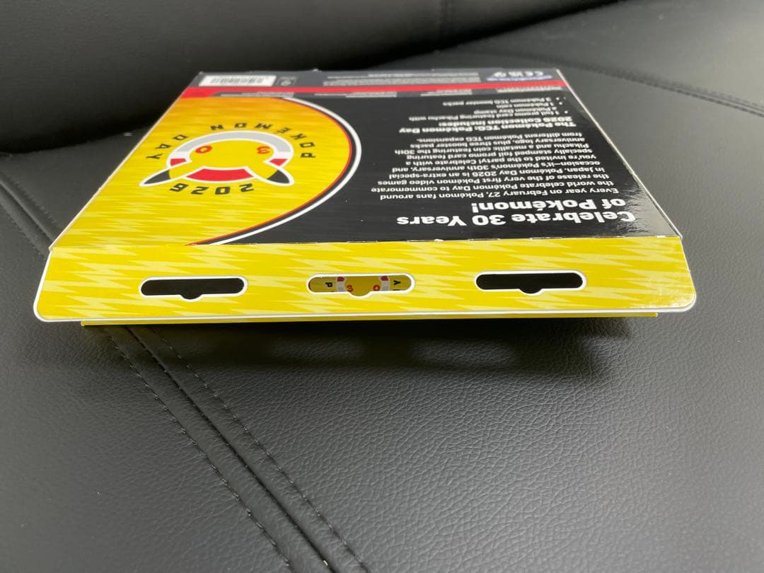 海外限定 ポケモンカード 30周年記念コレクションBOX未開封 ピカチュウ英語