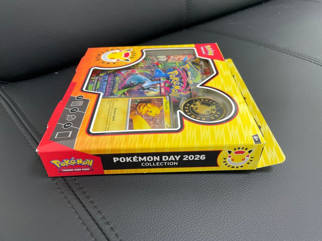 海外限定 ポケモンカード 30周年記念コレクションBOX未開封 ピカチュウ英語