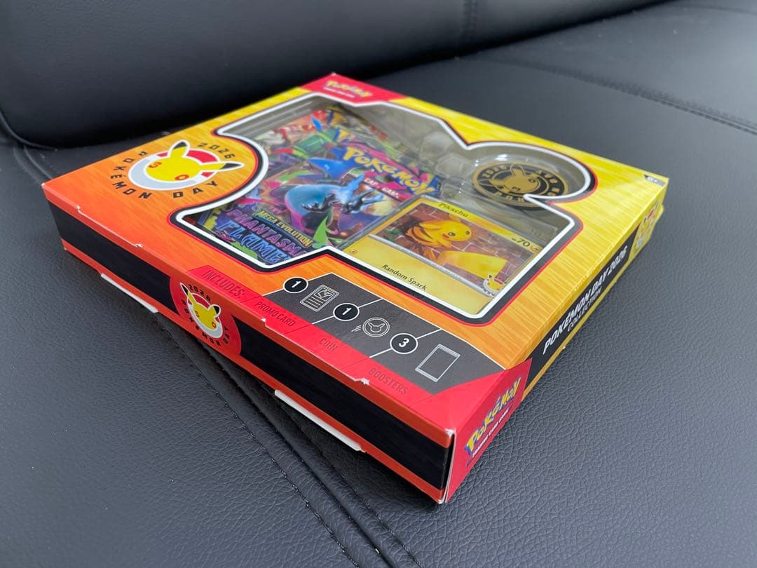海外限定 ポケモンカード 30周年記念コレクションBOX未開封 ピカチュウ英語