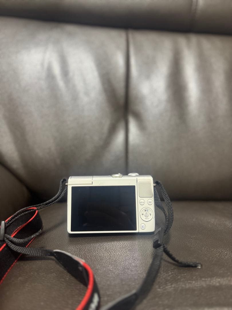 中森Canon EOS M100ホワイト