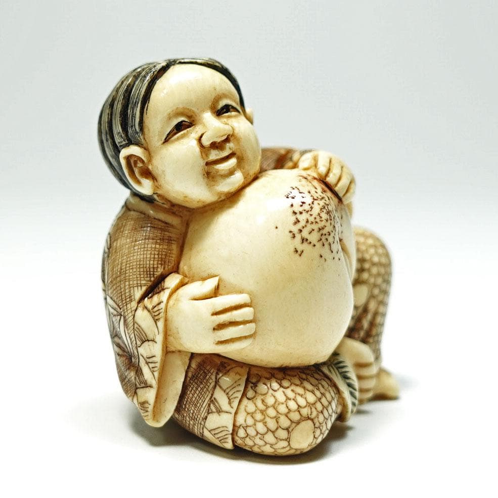 在銘　光秀　桃人物図根付　提げ物　留め具　 netsuke　装身具　牙彫