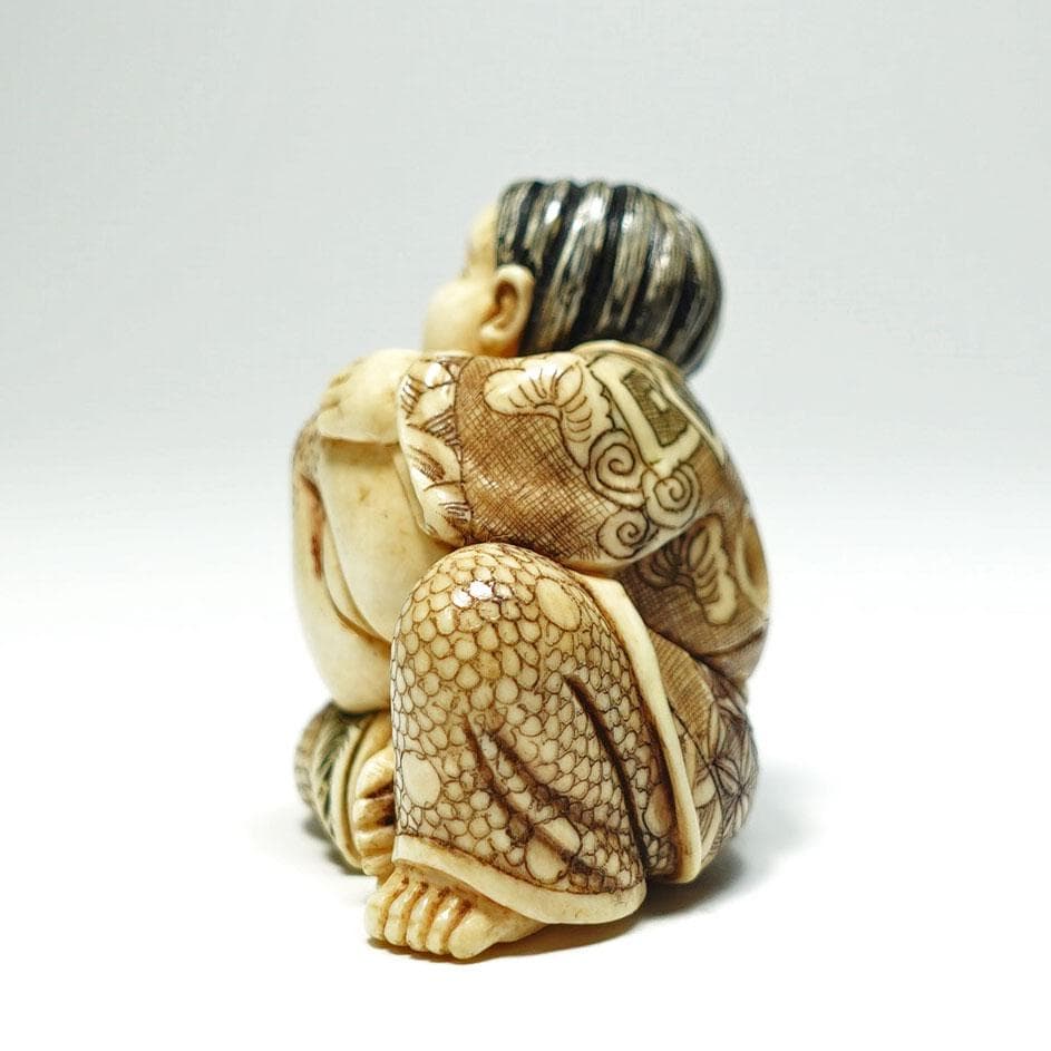 在銘　光秀　桃人物図根付　提げ物　留め具　 netsuke　装身具　牙彫