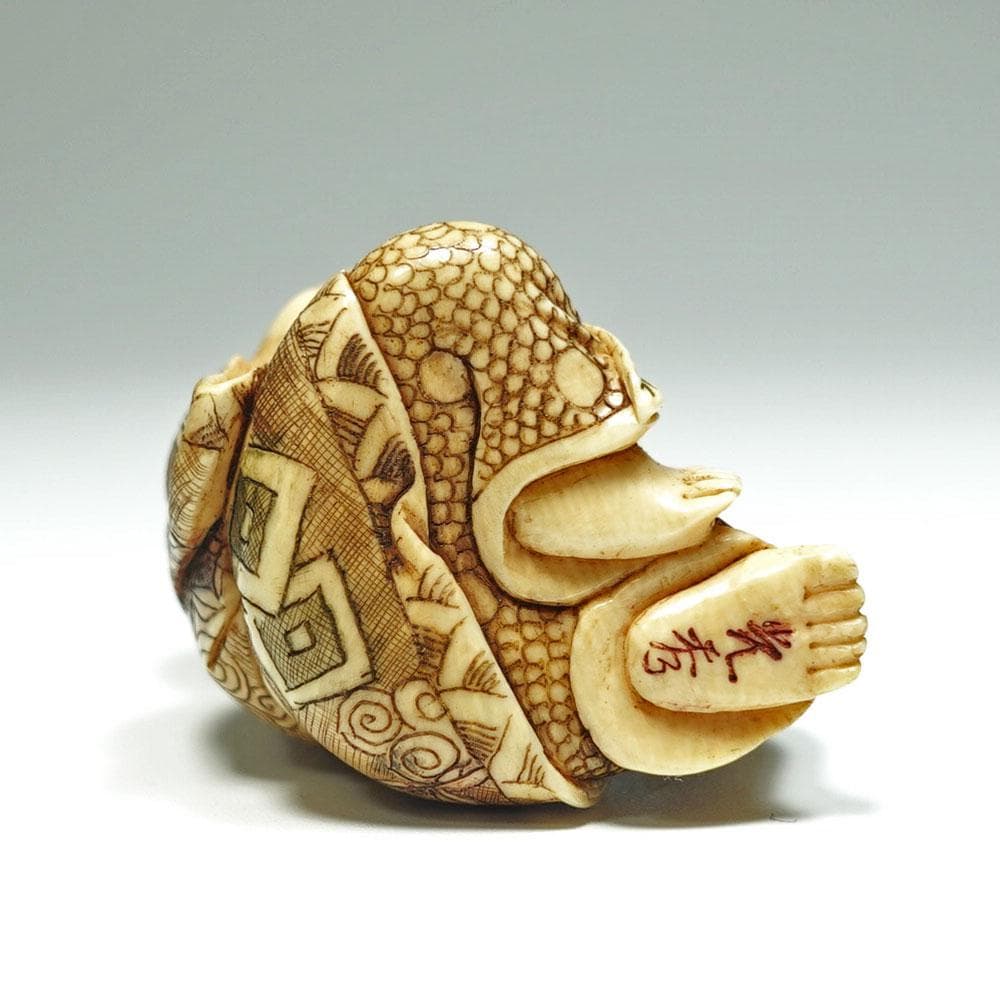 在銘　光秀　桃人物図根付　提げ物　留め具　 netsuke　装身具　牙彫