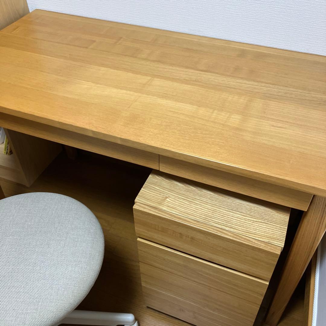 無印良品　タモ材デスク