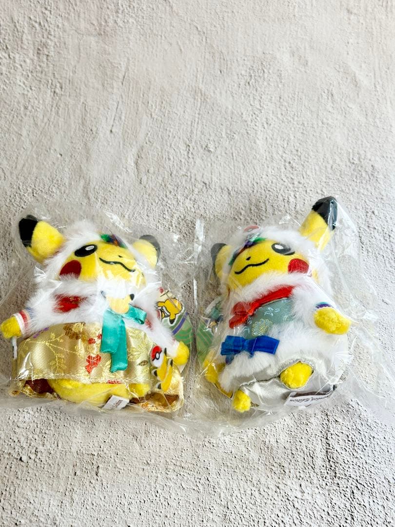 新品★ 韓国限定 ピカチュウ 韓服 ハンボク ぬいぐるみ　キーホルダー オスメス