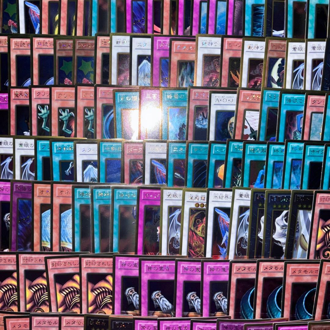 No.813 遊戯王 ゴールドレア 約500枚 引退品