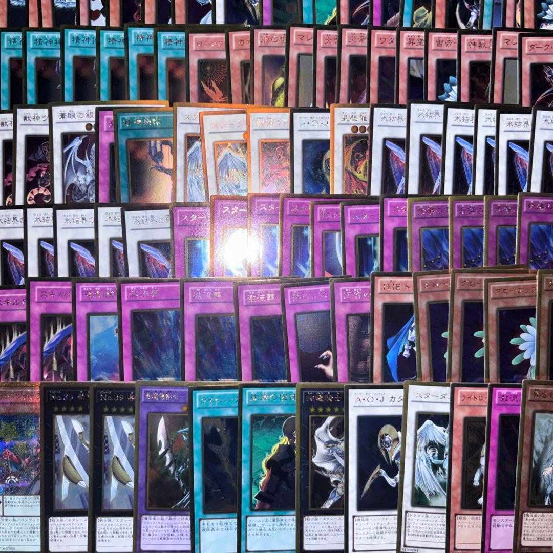No.813 遊戯王 ゴールドレア 約500枚 引退品