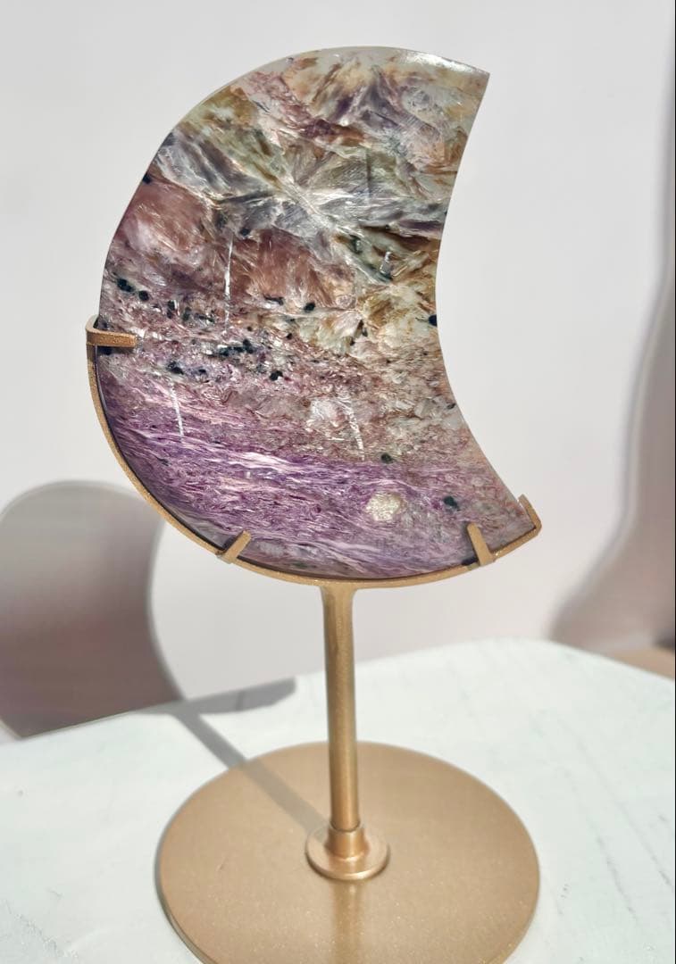 《✰高品質✰》チャロアイト　月　花火結晶　シルキー模台座付き　カービング