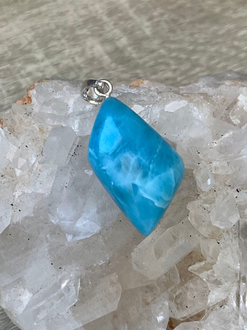 天然石ラリマー☆高品質！ひし型ペンダントトップ☆マリンブルー＆形が美しい！