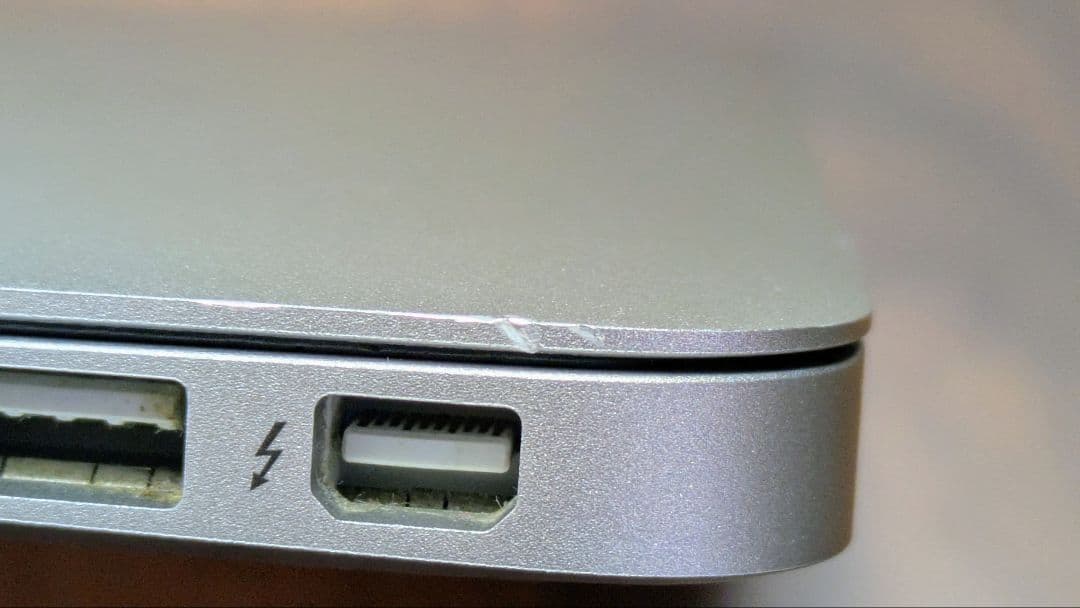 MacBook Air 13″ 2017 8GB/256GB 充放電 80回