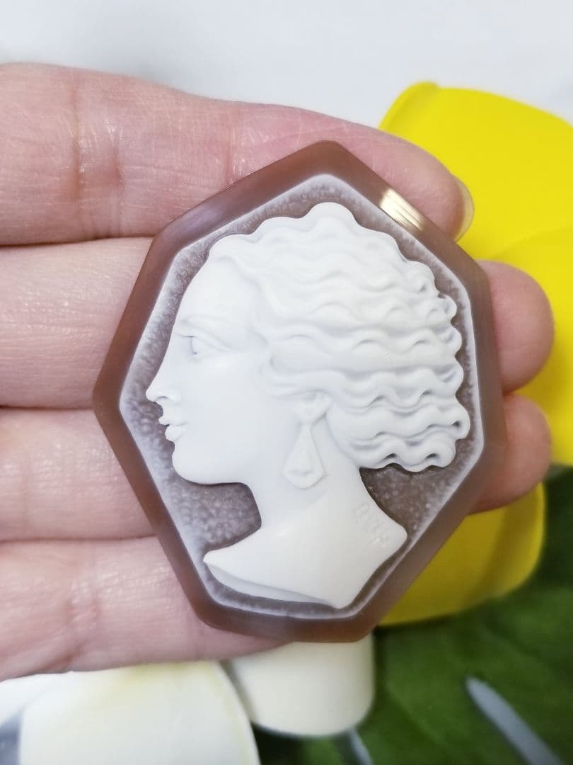 KS-207 【カルロ・パルラーティ作】天然シェルカメオルース