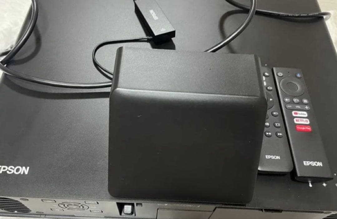 【極美品】EPSON EH-LS500B 超短焦点プロジェクター