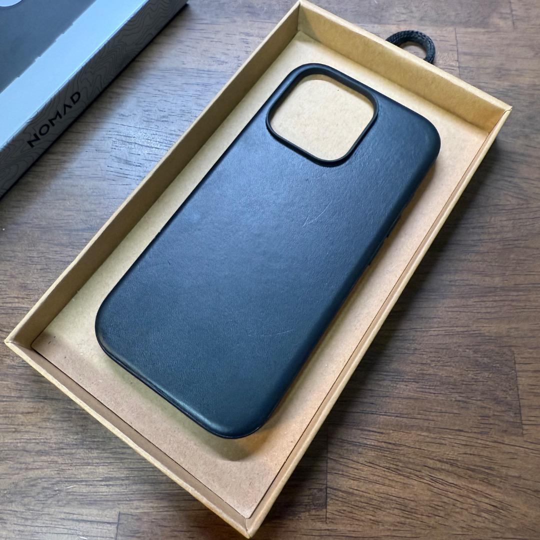 NOMAD iPhone16pro Modern Leather Case 黒色