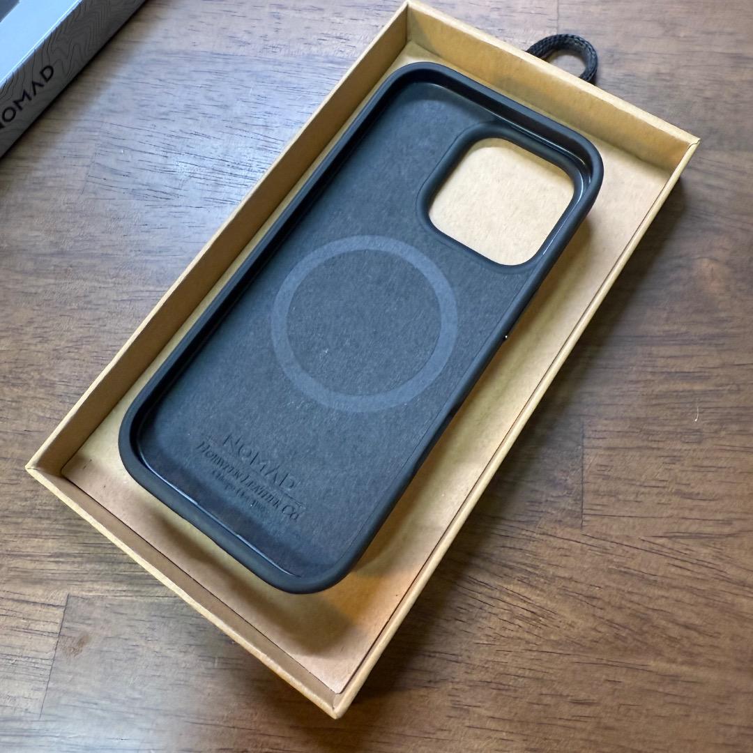 NOMAD iPhone16pro Modern Leather Case 黒色