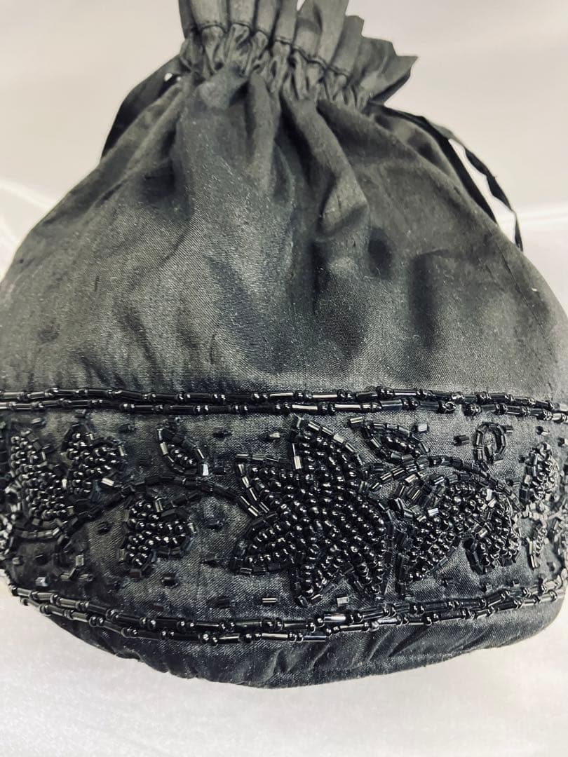 N.Y発の「BUJI BAJA」黒いビーズ刺繍の巾着袋・コンディション良好です