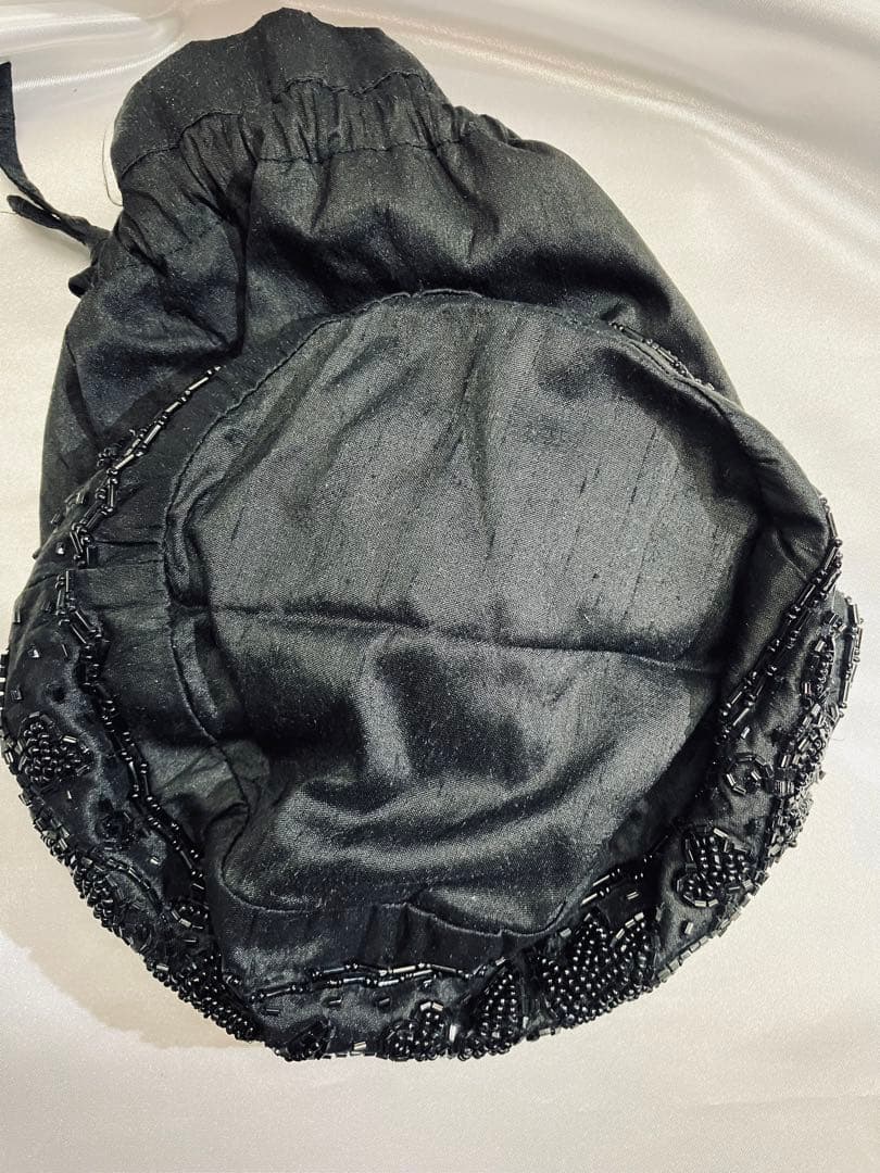 N.Y発の「BUJI BAJA」黒いビーズ刺繍の巾着袋・コンディション良好です