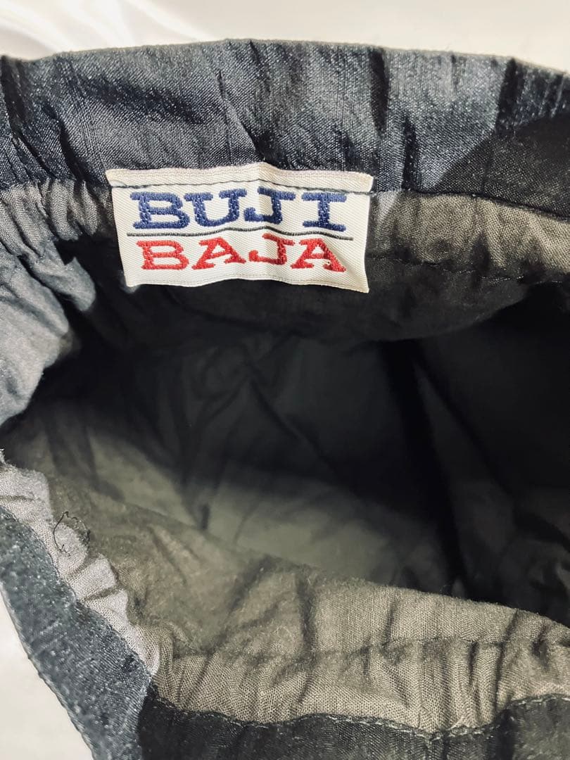 N.Y発の「BUJI BAJA」黒いビーズ刺繍の巾着袋・コンディション良好です