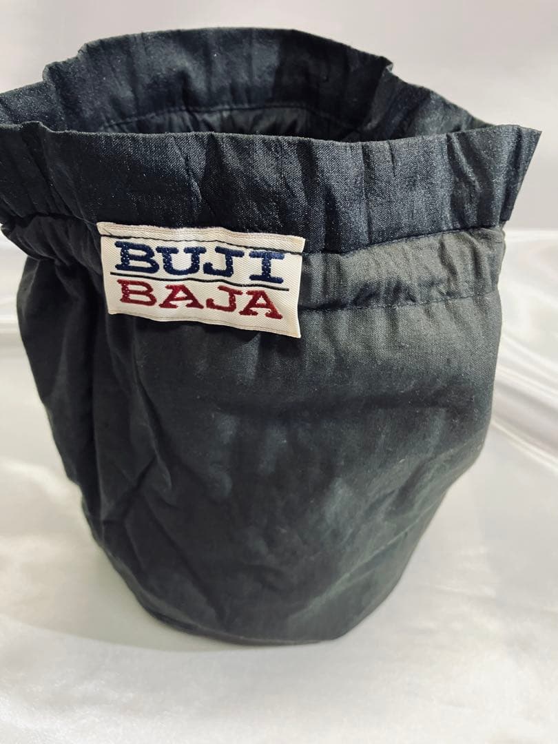 N.Y発の「BUJI BAJA」黒いビーズ刺繍の巾着袋・コンディション良好です