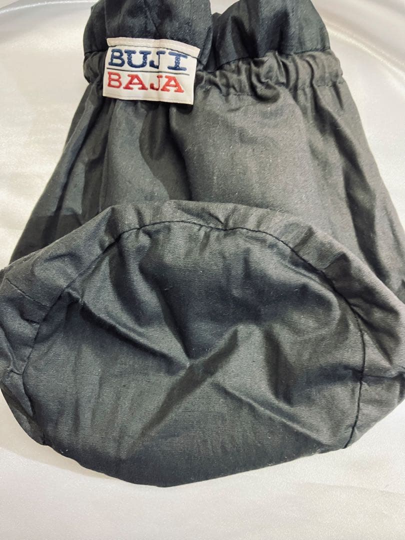 N.Y発の「BUJI BAJA」黒いビーズ刺繍の巾着袋・コンディション良好です