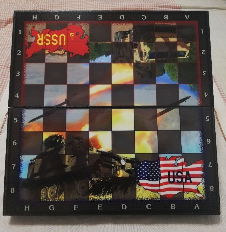 チェスセット　木製板、駒〈ソ連×アメリカ〉