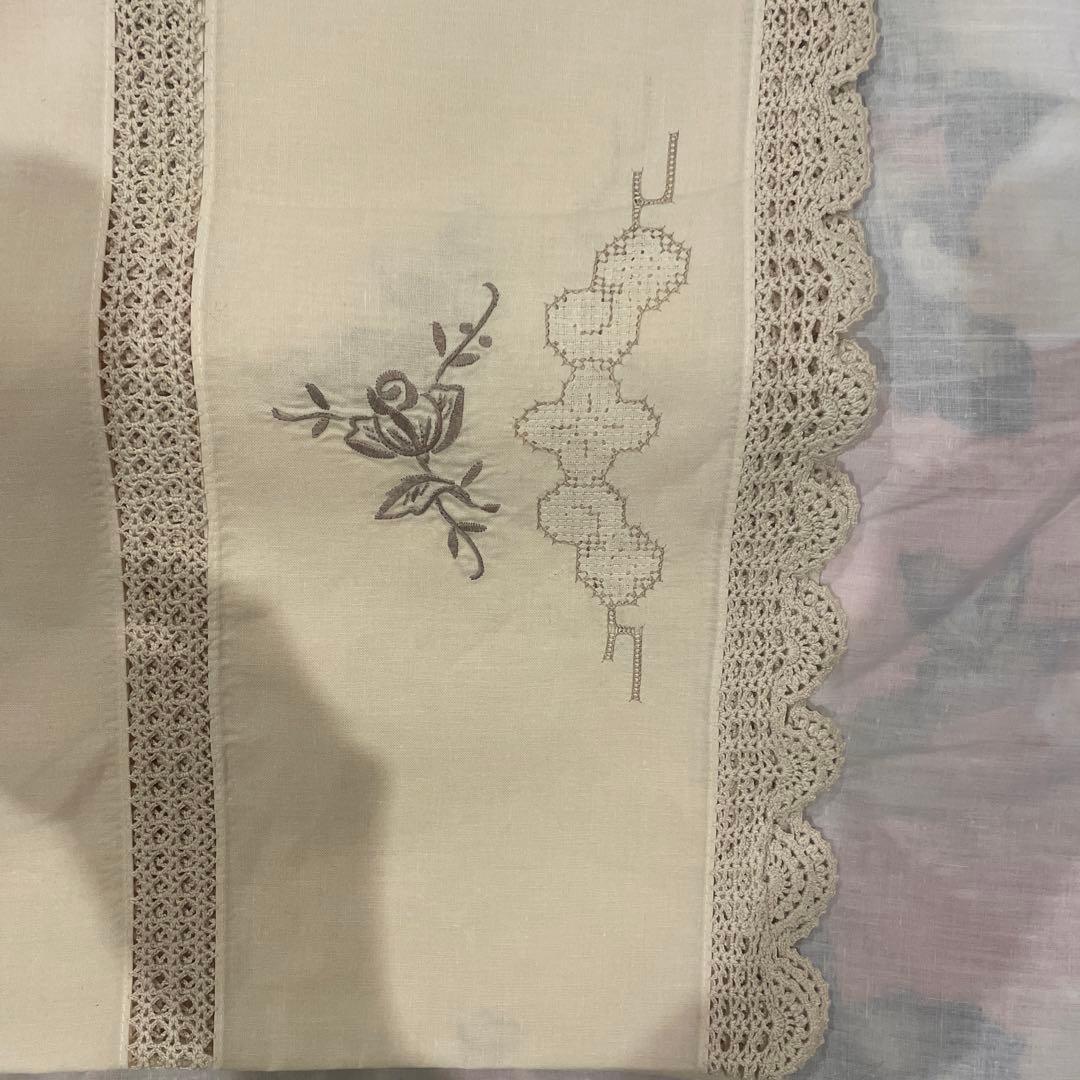 中国　SWATOW 刺繍入り　レース　テーブルクロス